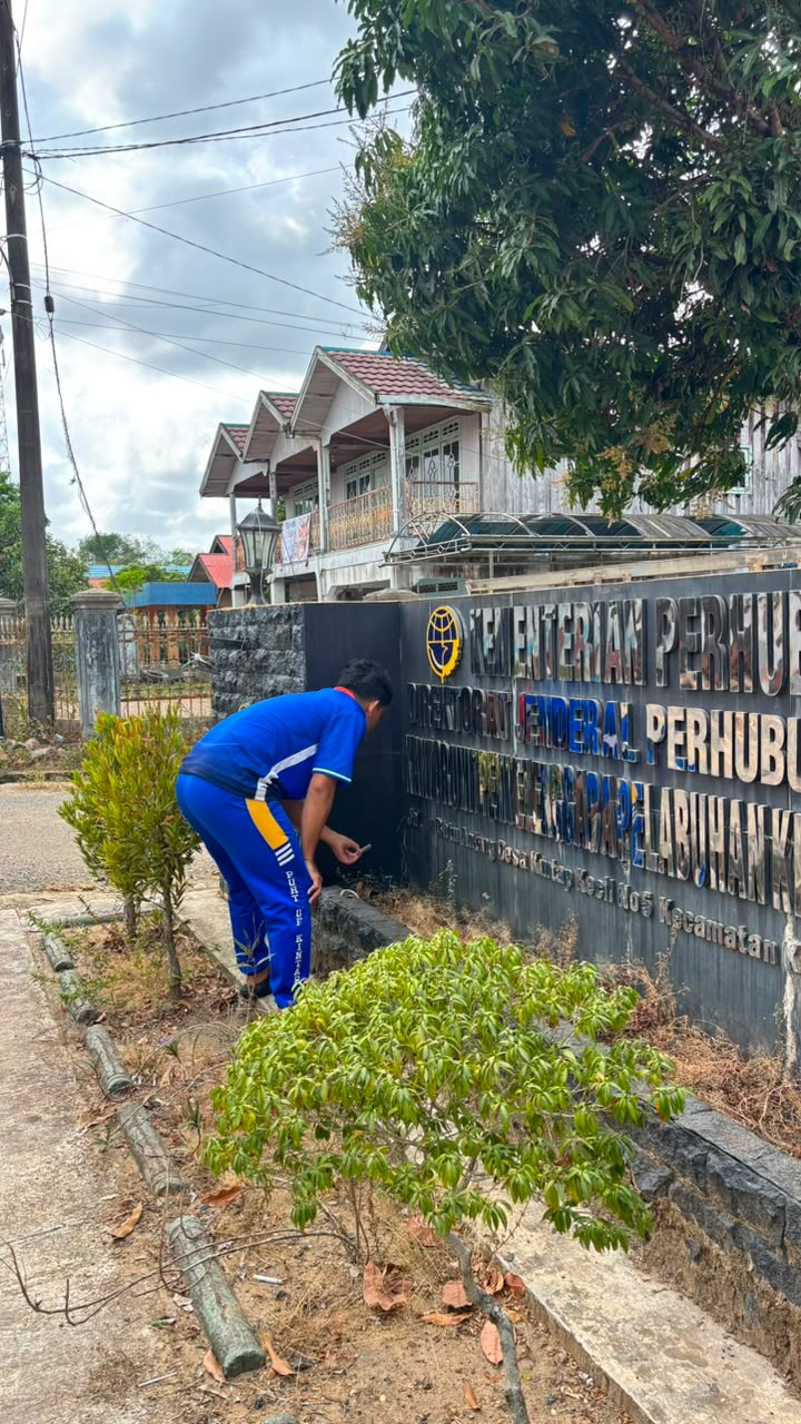 Gerakan Bersih-Bersih Kantor  "Lingkungan Kerja Bersih dan Nyaman, Bersama Menghubungkan Indonesia"